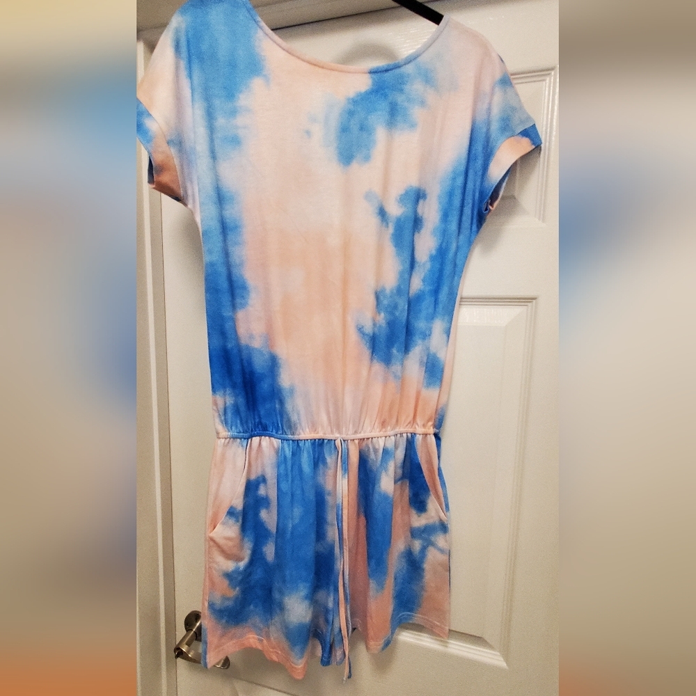 Short sleeve tie-dye romper, women's medium with pockets